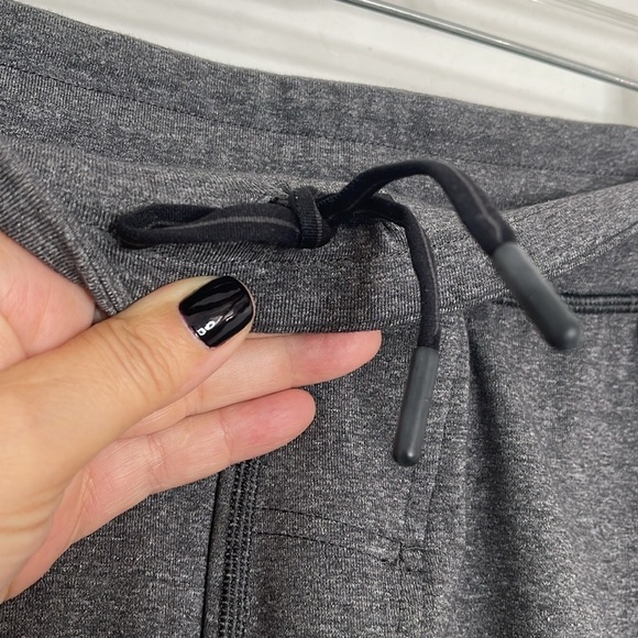 Lululemon Mens Size Medium Kung Fu Gray Stretch Athletic  Gym Pants Athleisure - Picture 3 of 6